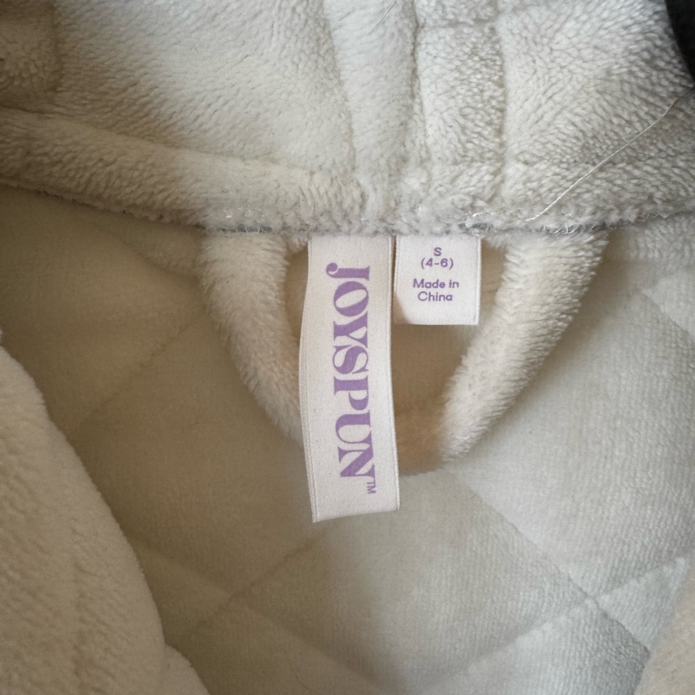 Quilted Gray Robe - Picture 2 of 6